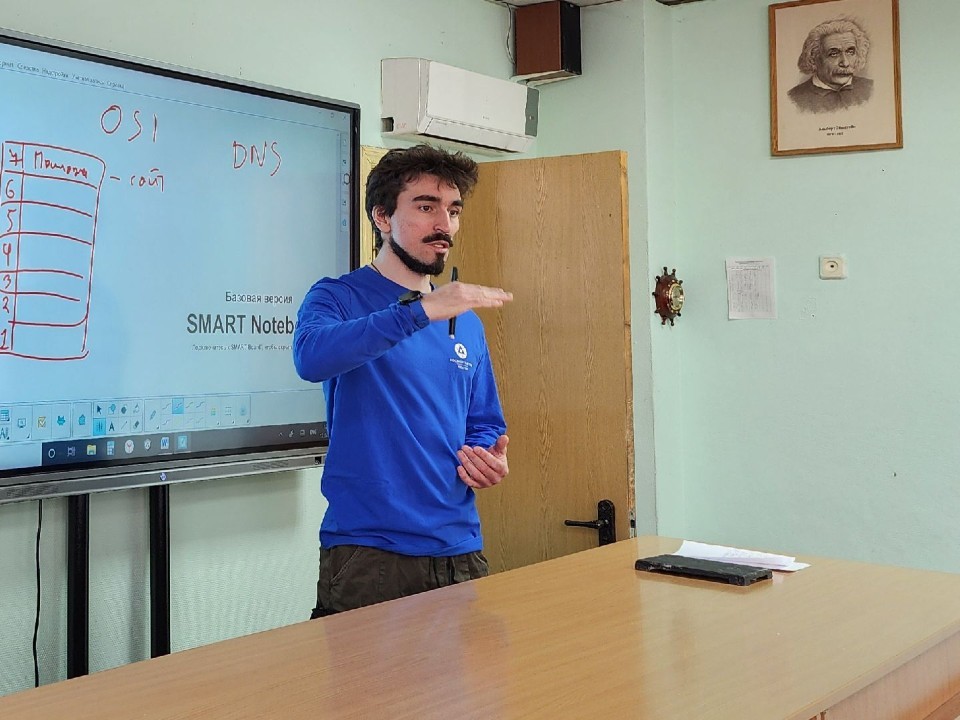 В Подольске сотрудник Росатома проводит бесплатные IT-занятия со школьниками