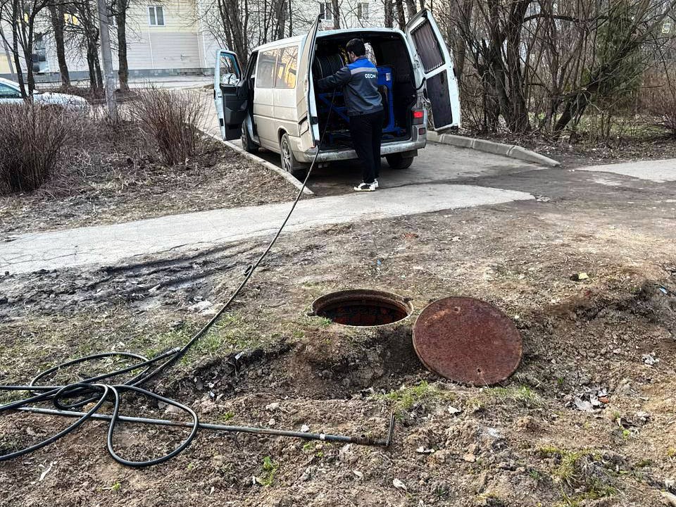 Устранение засоров и промывку сетей по 30 адресам провели коммунальщики округа