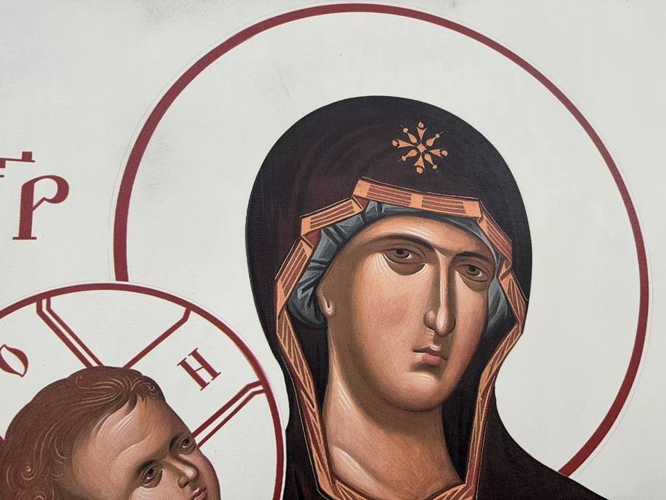 В Мытищах иконы в новом храме напечатали принтером прямо на стенах