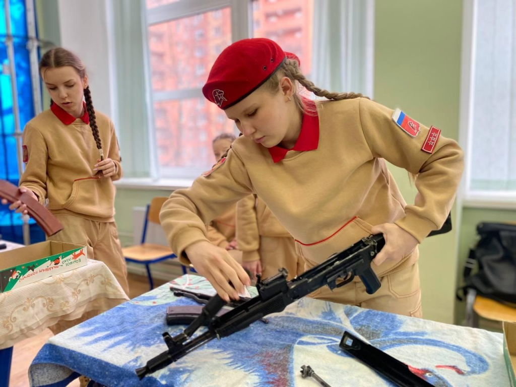 Стойкость и командный дух позволили школьникам из «Паруса» выиграть военно-патриотическую игру