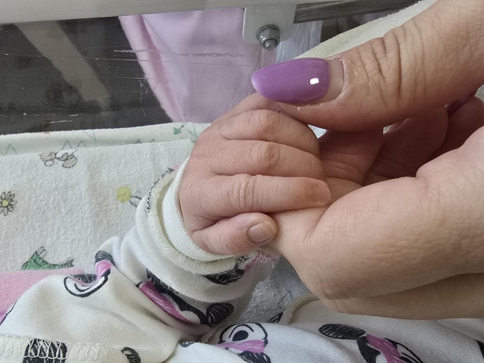 Врачи Видновского перинатального центра выходили новорожденную с пневмонией