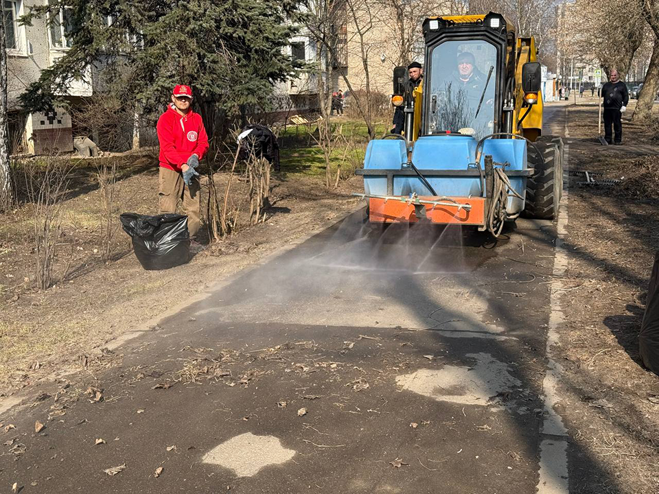 На улице Гоголя отмыли тротуары