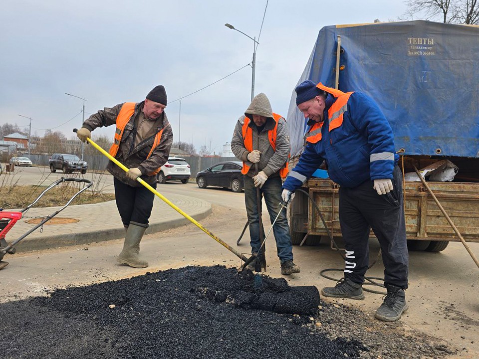 Ямочный ремонт провели на дороге к совхозу «Мир»