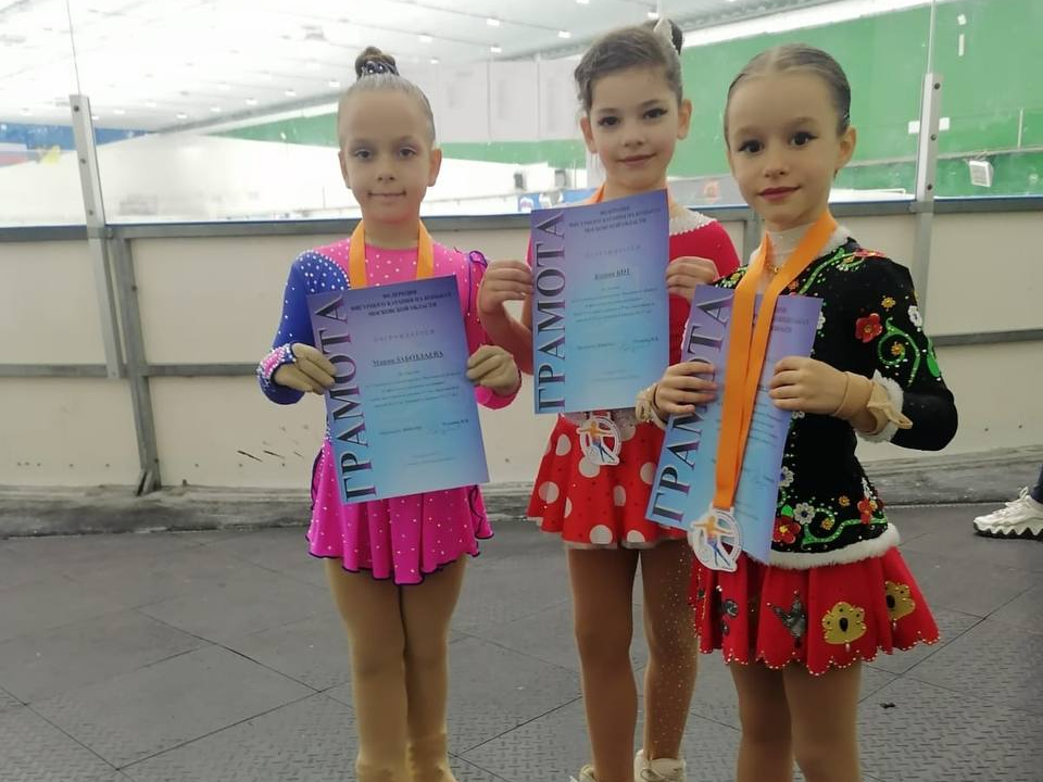 Маленькие фигуристки «Метеора» взяли награды на соревнованиях в Химках