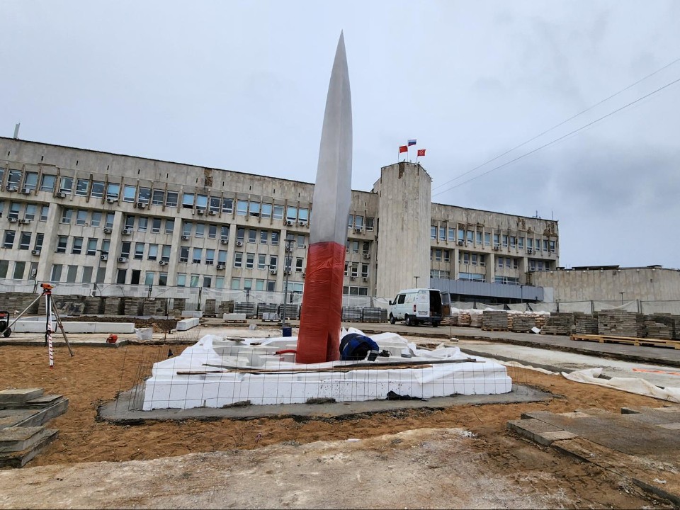 Шпиль стелы «Населенный пункт воинской доблести» установили в Рузе