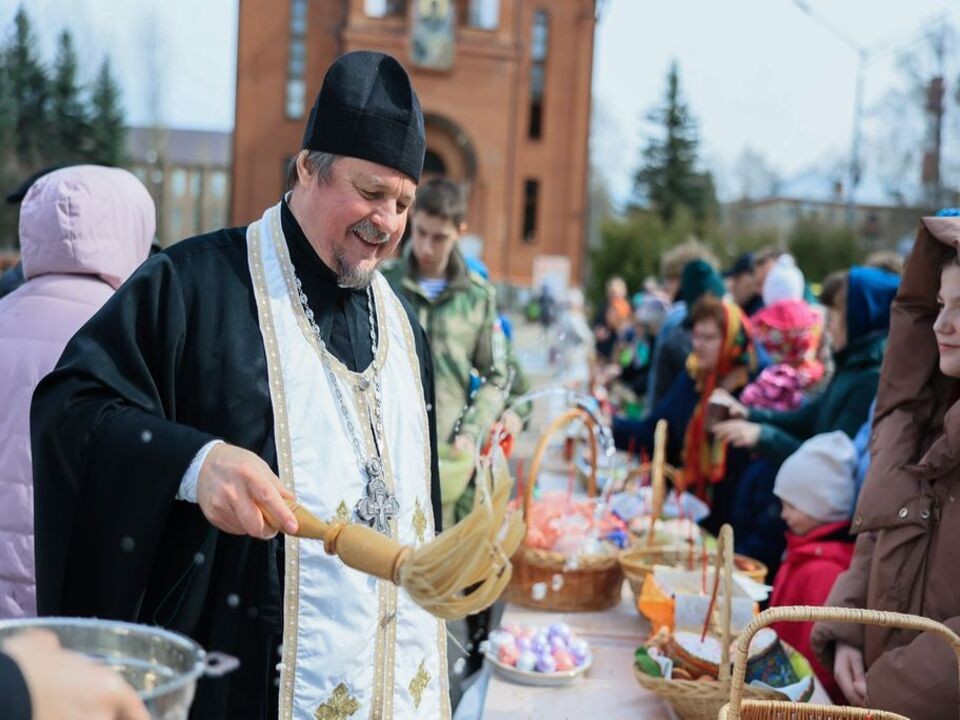 В РПЦ рекомендовали не посещать кладбища на Пасху