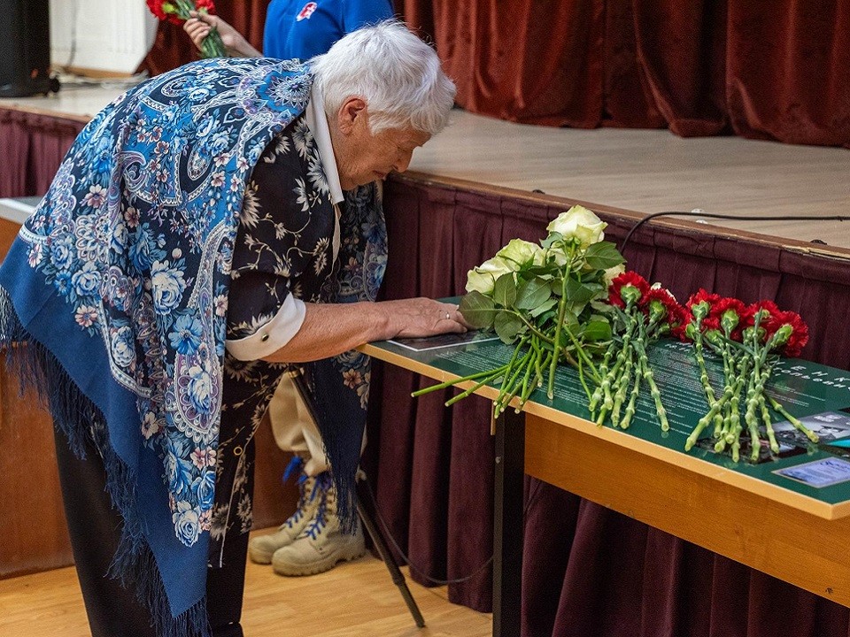 В реутовской школе №6 торжественно открыли Парту Героя
