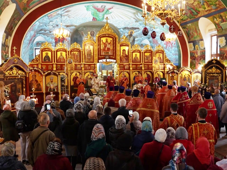 Кто возглавил праздничное богослужение на Радоницу в Боголюбском храме в Пушкино