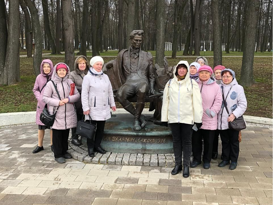 Пенсионеры Протвина посетили парк усадьбы Кривякино