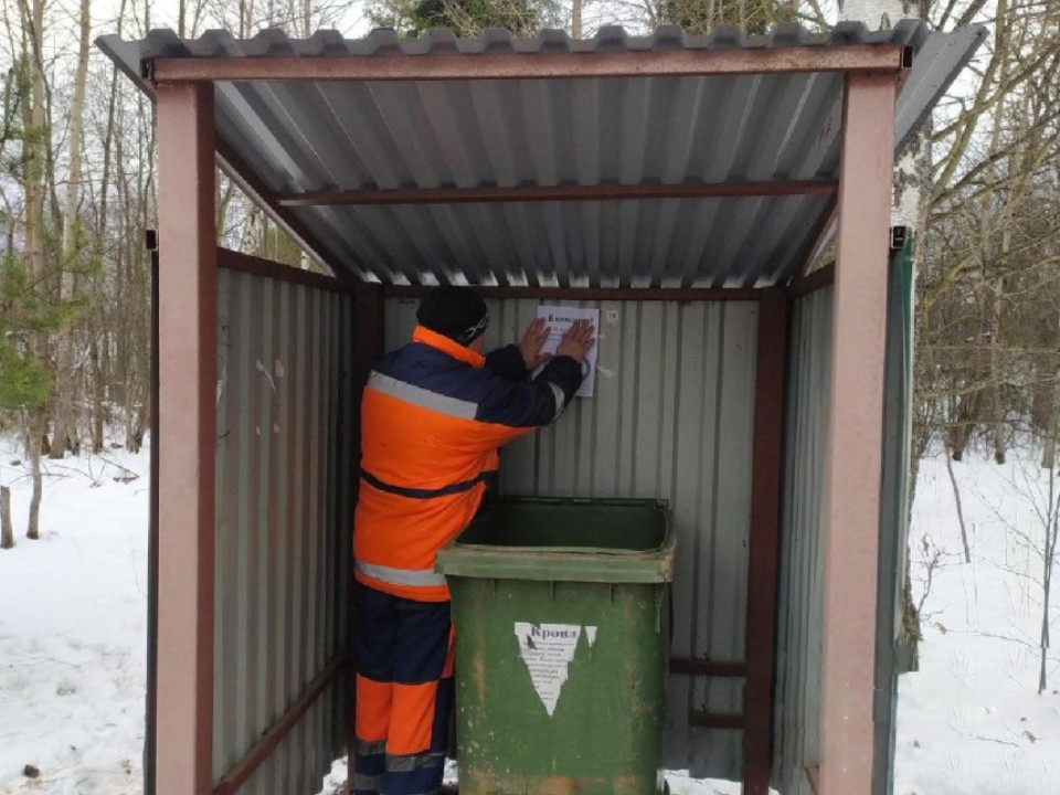 Коммунальщики вывезли на свалку мусорный завал в Манихине