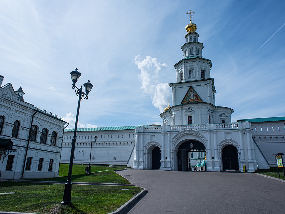 В небо над Новоиерусалимским монастырем «взмыла» сказочная птица