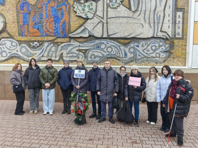 В Чехове студенты возложили цветы в память о жертвах нацизма