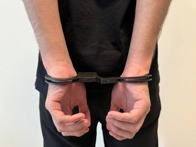 Полицейские задержали мужчину, напавшего на женщину и подростка в Мытищах