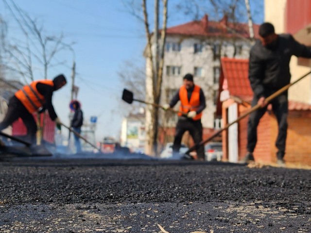 На улице 8 Марта починят дорогу летом