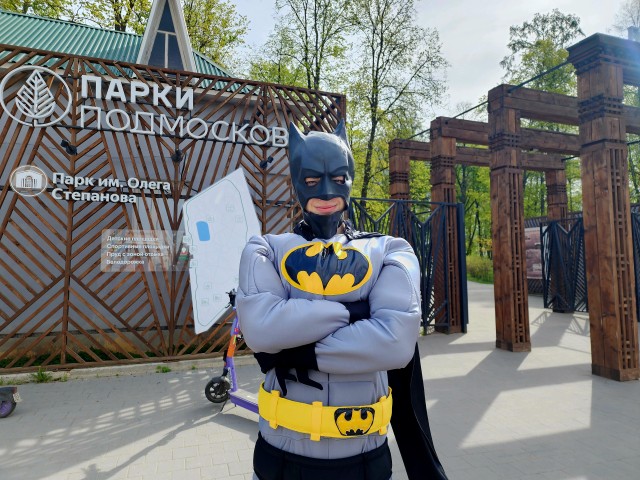 Серпуховский «Бэтмен» вывел субботник в парке на новый уровень