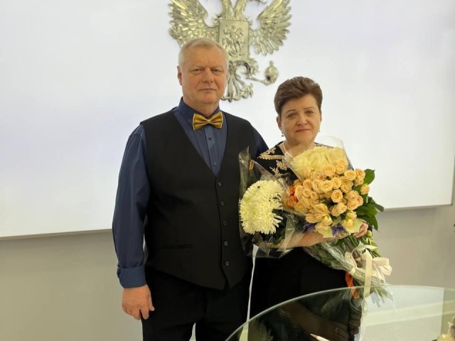 В Домодедове поздравили семью Ромашкиных с 50-летием супружеской жизни