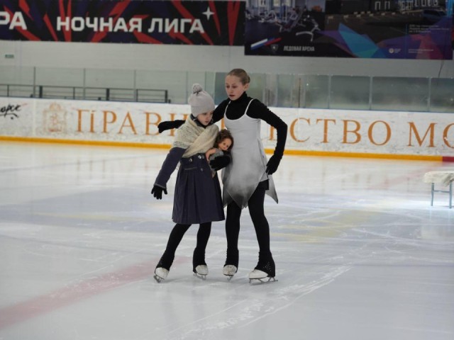 Ледовое шоу ко Дню Победы показали в Сергиевом Посаде