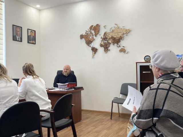 Главврач Чеховской больницы провел личные встречи с пациентами-инвалидами