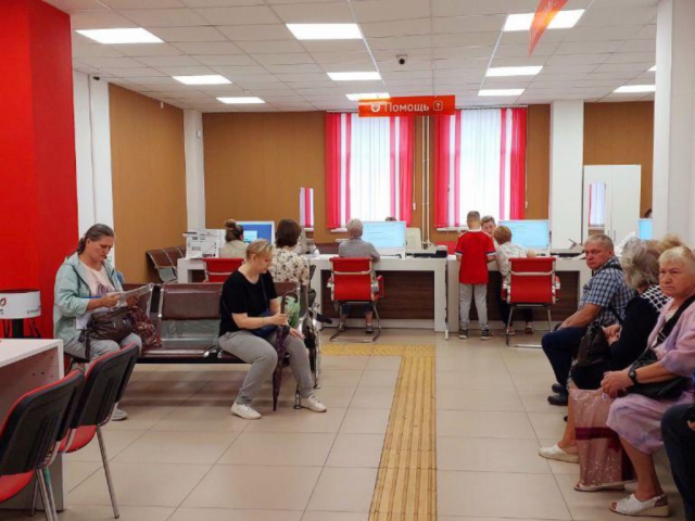 В МФЦ Клина обучили пенсионеров, как оформить самозапрет на кредиты