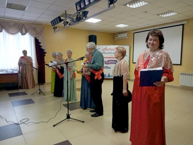 Творческий коллектив клуба «Активное долголетие» в Луховицах отметил десятилетие