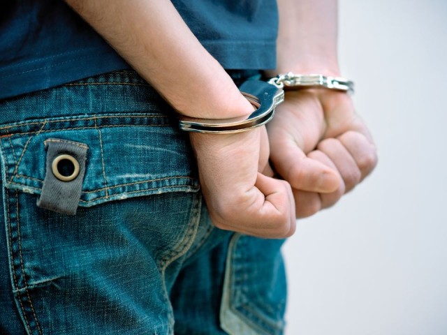 Дилера-закладчика задержали полицейские в Павшино