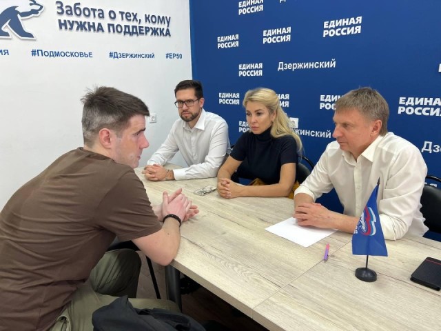 Депутаты оказали поддержку раненому участнику СВО из Дзержинского