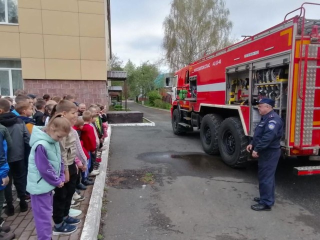 Спасатели провели урок безопасности для школьников Зарайска