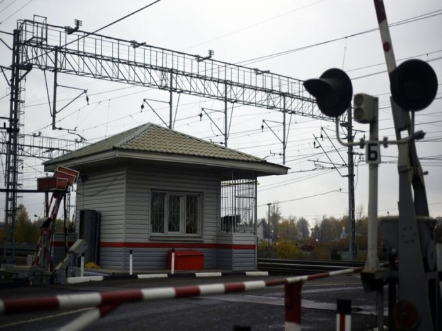 Для плановых работ на путях ж/д переезд у «Цемгиганта» закроют 18 апреля