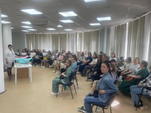 Будущих мам Красногорска научили уходу за новорожденными