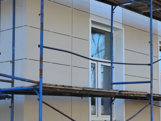 Капитальный ремонт второго корпуса Демиховского лицея готов на 35%