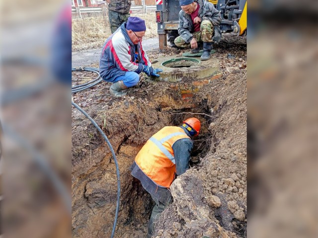 Коммунальщики помогли провести воду в дом ветерана СВО в селе Середниково