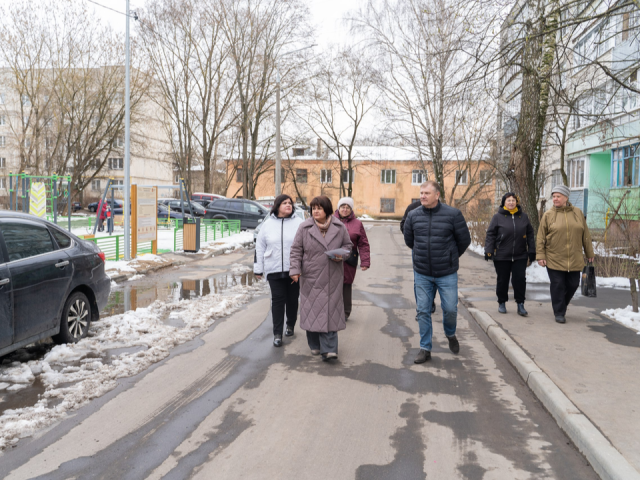 Жители Жуковского проверили работу коммунальных служб на пяти улицах города