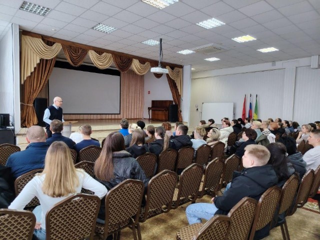 «Не бойтесь мечтать»: главврач Шатурской больницы дал напутствие выпускникам лицея