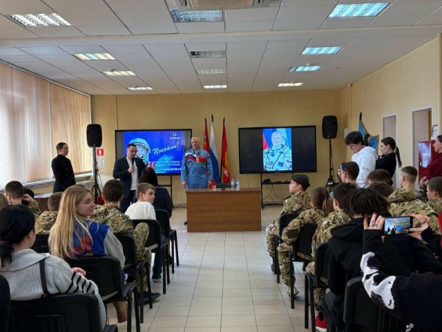 Урок мужества для студентов из Чехова провел космонавт, Герой России Олег Новицкий