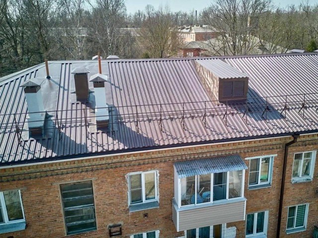 Капремонт кровли завершился в старом доме на улице Московской в Воскресенске