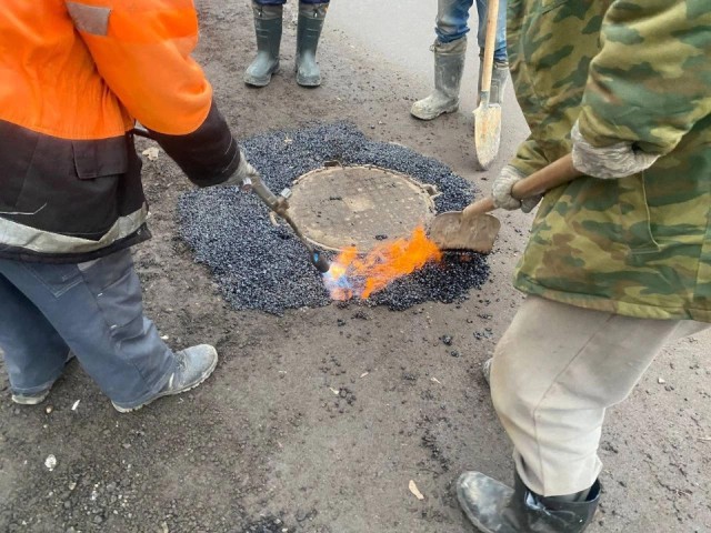 Коммунальщики Королева в марте отремонтировали 26 смотровых колодцев