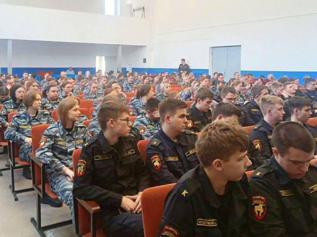 Сотрудники Росгвардии провели профориентационное мероприятие для молодежи в Балашихе