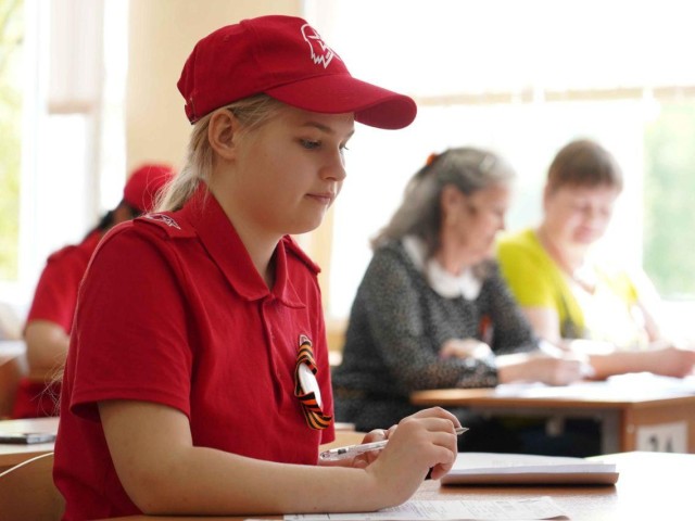 Глава Котельников принял участие в «Диктанте Победы»