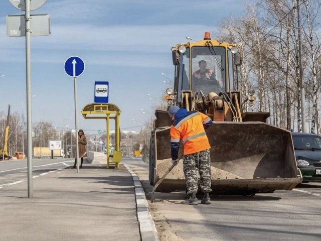 В Котельниках провели уборку и ремонт на Новоегорьевском и Дзержинском шоссе