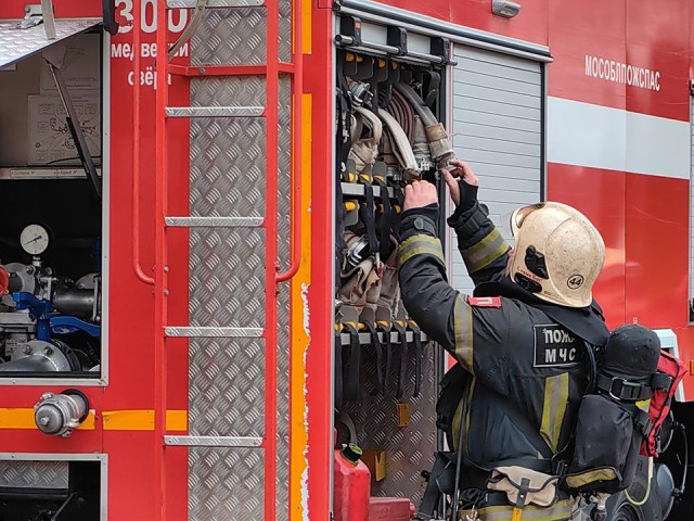 Экстренные службы выехали к месту пожара в Дубне