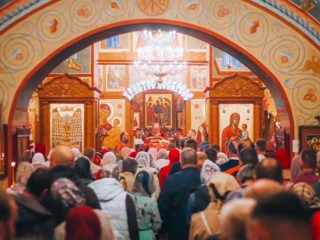 В четыре храма Клина доставили Благодатный огонь из Иерусалима