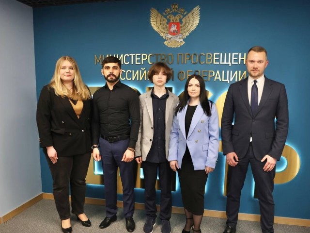 В Минпросвещения обсудили героизм, патриотизм и поддержку СВО в школах