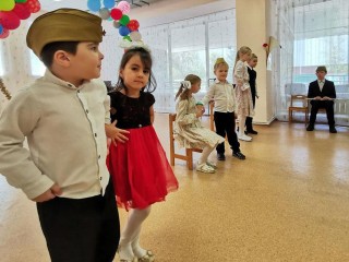 Дети с особенностями развития спектаклем встретили приближение юбилея Победы