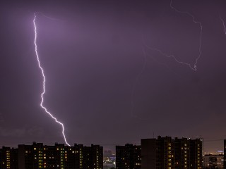 Первую грозу обещают в Краснознаменске ночью