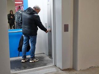 Лифты на пешеходном мосту на станции Серпухов отремонтировали