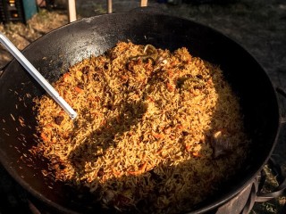 Жительницам Малой Истры, готовящим плов на парковке, грозит штраф