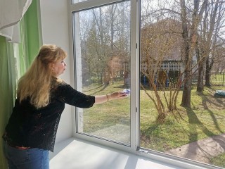 Сотрудники и воспитанники школы искусств в Пушкино навели порядок на территории