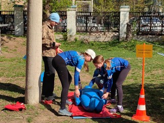 Как спасти утопающего и выжить в походных условиях показали щелковские школьники
