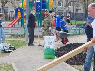 Сквер Дружбы в Сергиевом Посаде стал еще зеленее после субботника