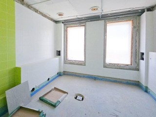 Строители приступили к утеплению фасада и установке окон в школе №4 в Красноармейске